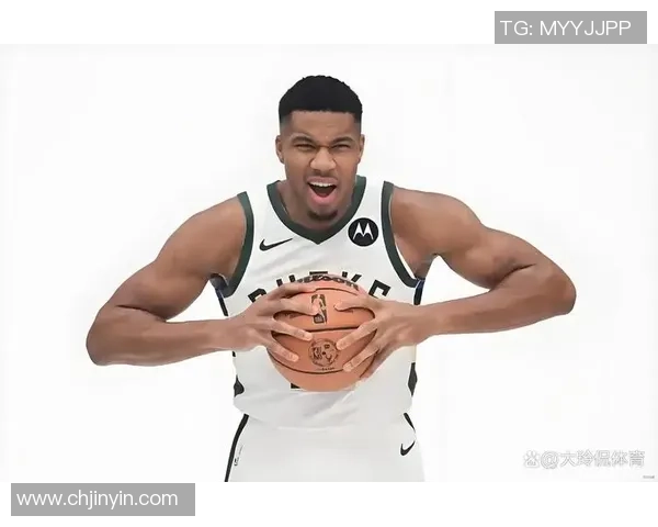 字母哥失控怒撕球衣雄鹿惨败后更衣室内冲突升级引发关注